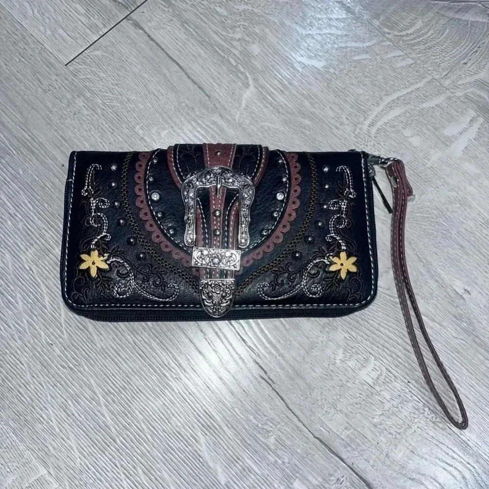 No brand wallet /lovely embellishment